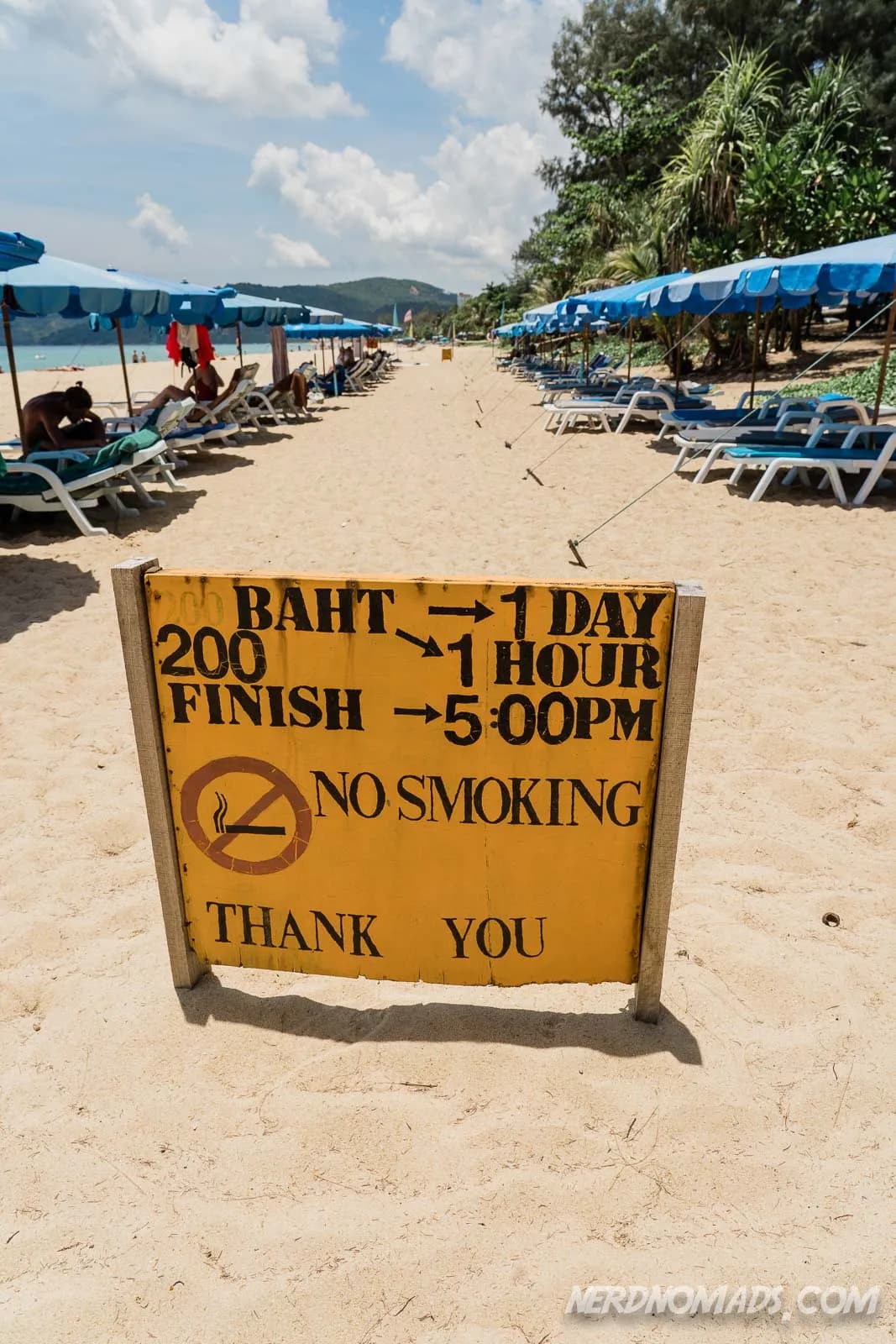 the sunbed rental sign with its prices and hours