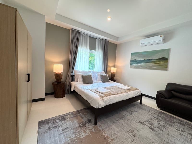 Bedroom 1 — master