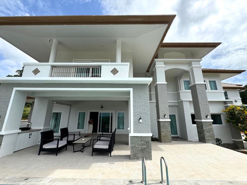 2‑bedroom townhouse in Ya Nui, Sea Breeze Estate, photograph 1 of 3